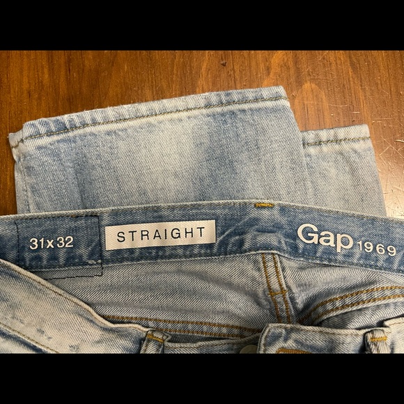 Gap jeans. - Picture 2 of 4